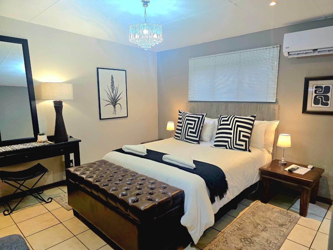 Standard Queen Room 6
